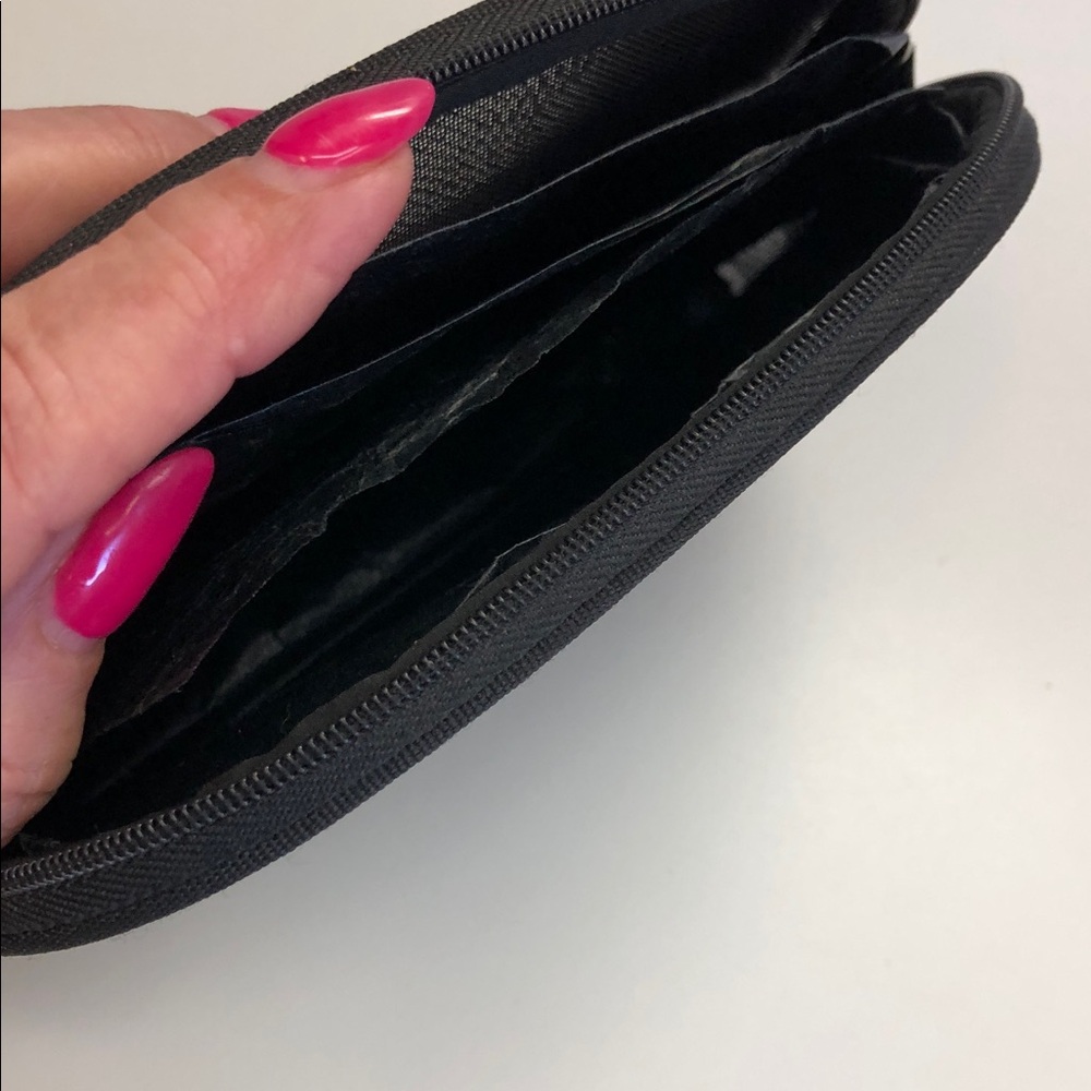 CHANEL BLACK MESH COSMETIC BAG • ZIP CLOSE W CHANEL LOGO PULL - Picture 4 of 11
